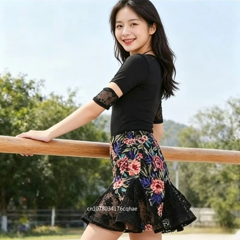Girls Latin Dance Skirt Kids Ice Silk Fishbone Full Flared Skirt Children Practice Performance Dancewear with Built-inUnderpants
Girls Latin Dance Skirt Kids Ice Silk Fishbone Full Flared Skirt Children Practice Performance Dancewear with Built-inUnderpants