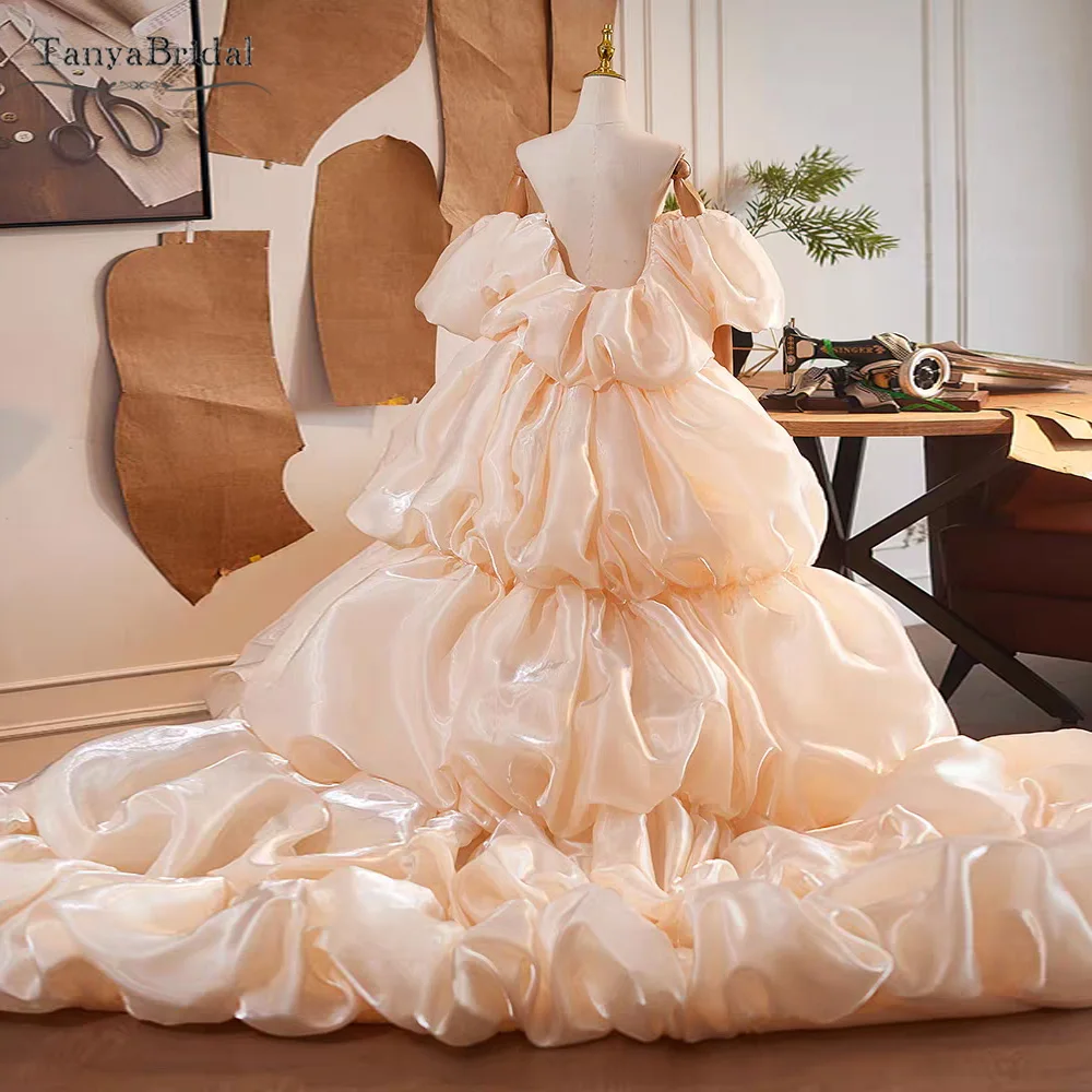 Champagne Wedding Cape ,Puffy Layers Volume Long Bridal Jacket ,Women Evening Coat Chic DJ489
Champagne Wedding Cape ,Puffy Layers Volume Long Bridal Jacket ,Women Evening Coat Chic DJ489