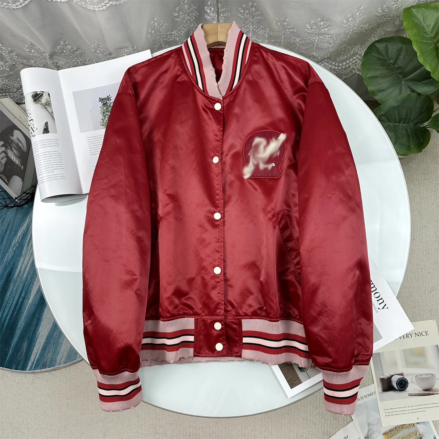 Retro Style Cherry Embroidered Short Jacket Women's Baseball Coat Spring 2026 Red Vintage Fashion Ladies Short Outerwear
Retro Style Cherry Embroidered Short Jacket Women's Baseball Coat Spring 2026 Red Vintage Fashion Ladies Short Outerwear