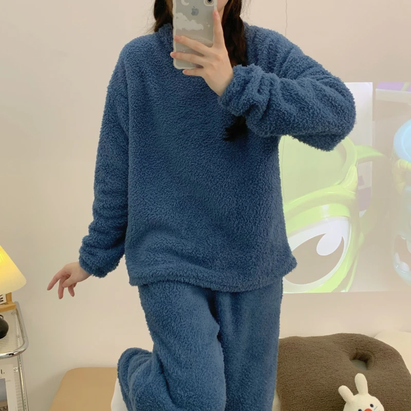 New winter pajamas women's coral velvet solid color simple homewear suit plus velvet thickening can be worn outside flannel
New winter pajamas women's coral velvet solid color simple homewear suit plus velvet thickening can be worn outside flannel