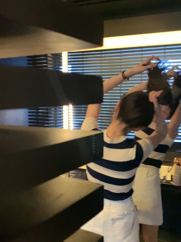 Slim Fit Striped Summer Thin Knitted T irt ort Sve round Ne Color Blo Slimming Versatile Small Top for Women
Slim Fit Striped Summer Thin Knitted T irt ort Sve round Ne Color Blo Slimming Versatile Small Top for Women