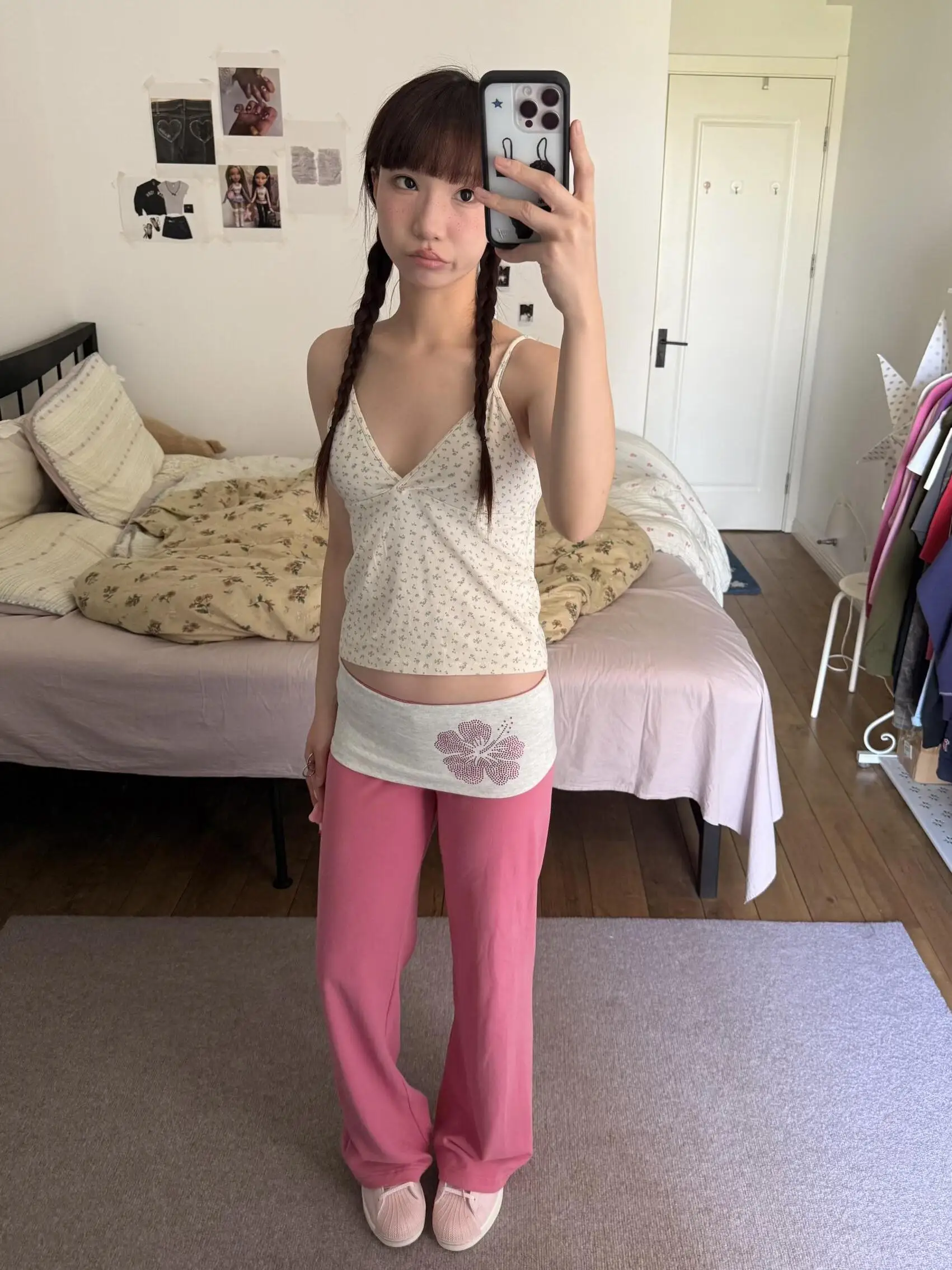 Low Waist Cuffed Hem Casual Pants Flame Peony Color Block Rhinestone Embellished Cotton Straight Leg Pants for Young Women
Low Waist Cuffed Hem Casual Pants Flame Peony Color Block Rhinestone Embellished Cotton Straight Leg Pants for Young Women
