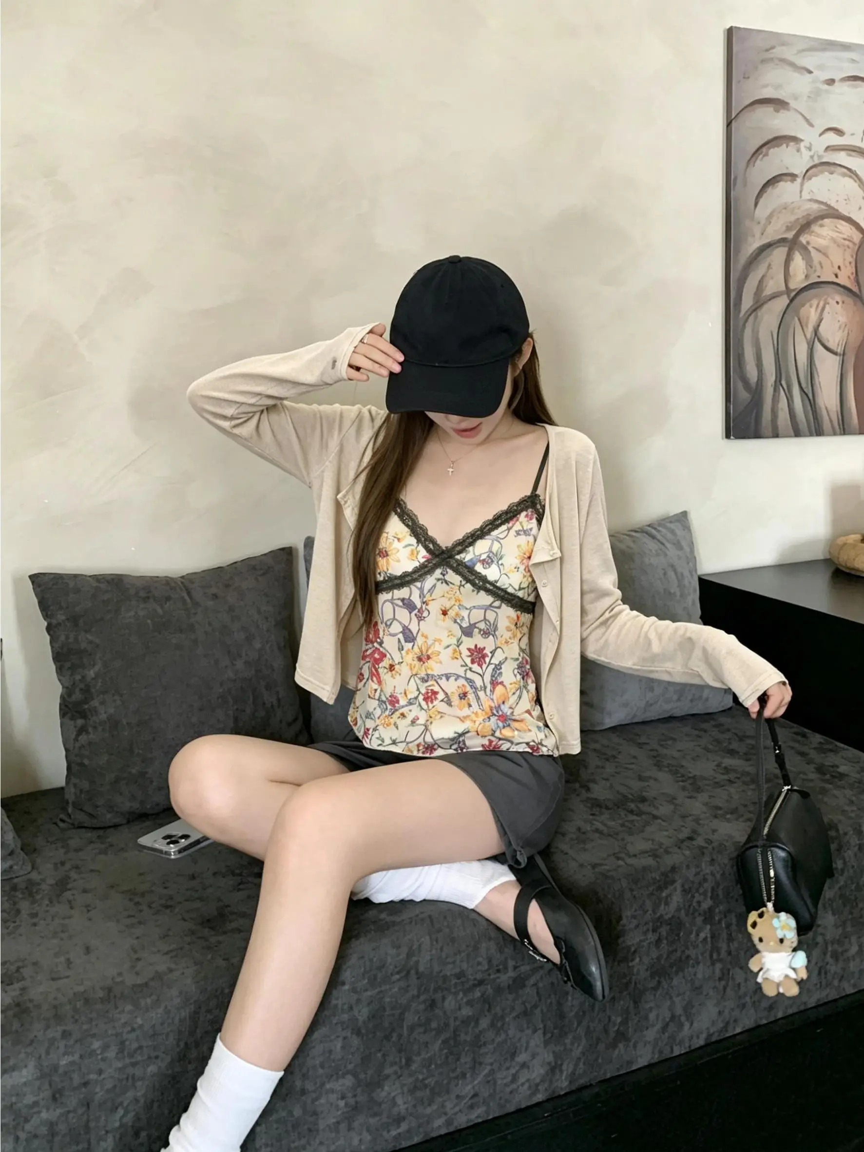 Retro Anti-Aging Sun Protection Set Women Summer 2026 New Long Sleeve Open Cardigan Oil Painting Print Lace Halter Two Piece Set
Retro Anti-Aging Sun Protection Set Women Summer 2026 New Long Sleeve Open Cardigan Oil Painting Print Lace Halter Two Piece Set