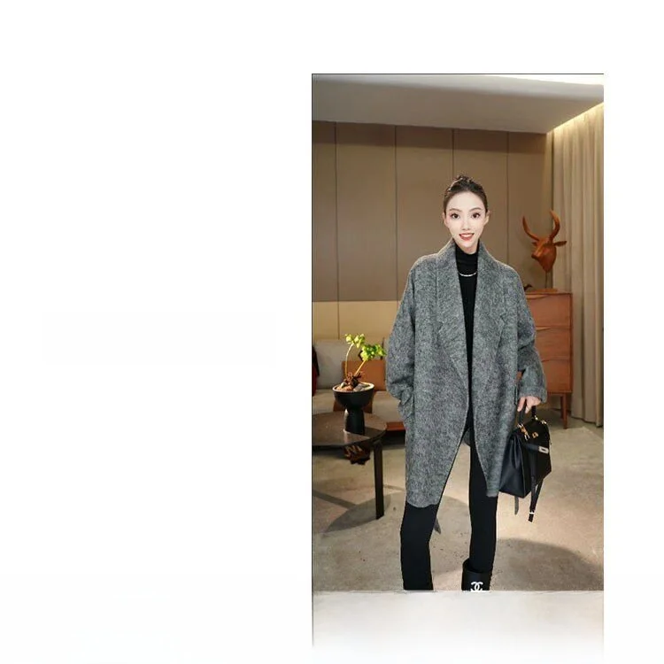 Classic Reimagined Women's Woolen Coat 2025 New Design Cashmere Collar Slim Fit Early Autumn Thin Outerwear
Classic Reimagined Women's Woolen Coat 2025 New Design Cashmere Collar Slim Fit Early Autumn Thin Outerwear
