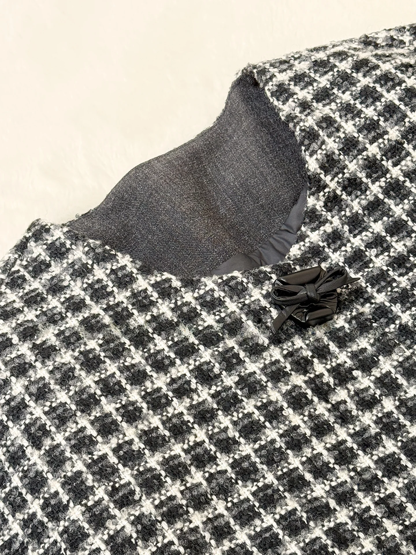 PTHERINE 2025 Осенне-зимнее утепленное пальто в клетку на пуговицах, теплое, винтажное, женское пуховое пальто-куртка
PTHERINE 2025 Осенне-зимнее утепленное пальто в клетку на пуговицах, теплое, винтажное, женское пуховое пальто-куртка