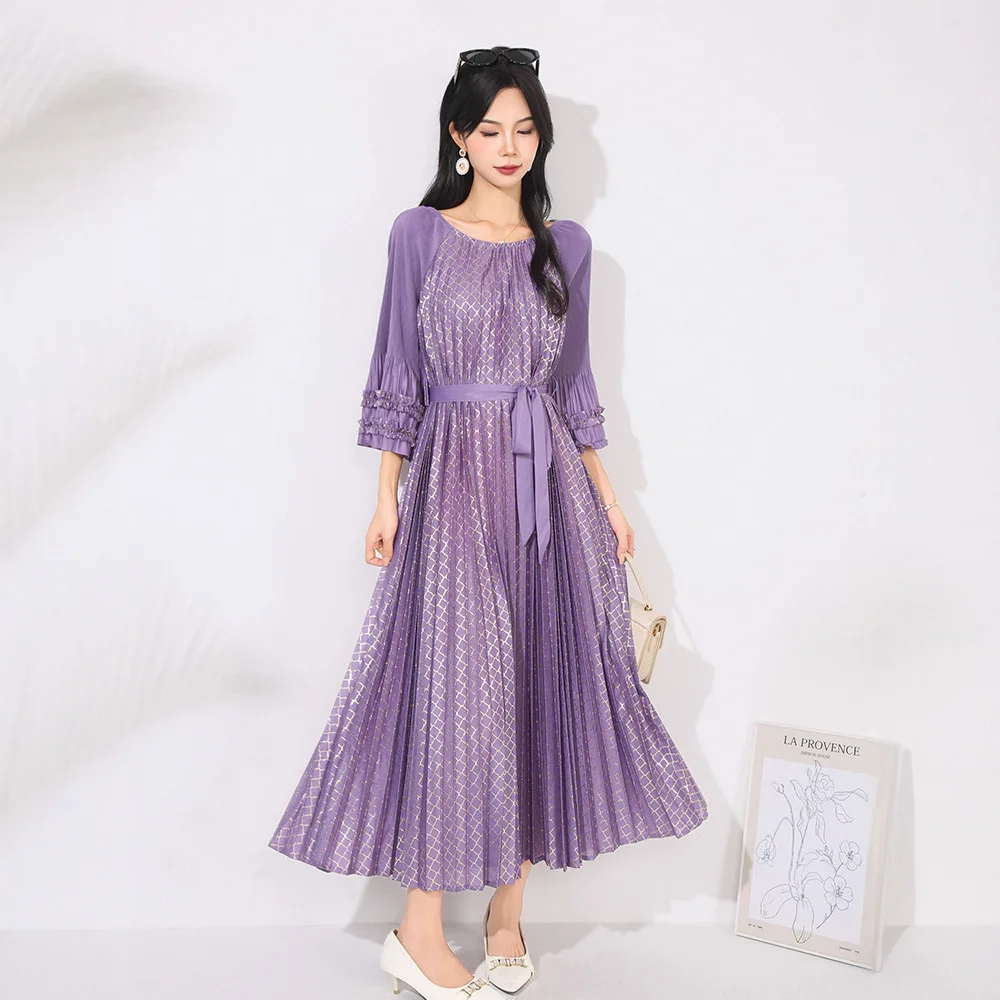 Miyake Style Pleated Gold Stamping Dress with Long Sleeves Round Neck and Three-quarter Sleeves Loose Big Sway Dress for Women
Miyake Style Pleated Gold Stamping Dress with Long Sleeves Round Neck and Three-quarter Sleeves Loose Big Sway Dress for Women