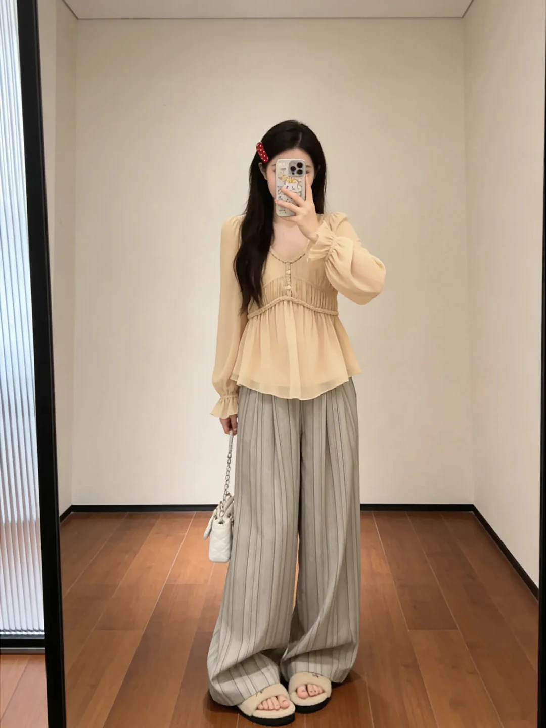 plus Size Beautiful Chiffon V-Neck Bubble Sleeve Shirt Women's Summer High-End Waist-Cinching Slimming Top French Style Loose...
plus Size Beautiful Chiffon V-Neck Bubble Sleeve Shirt Women's Summer High-End Waist-Cinching Slimming Top French Style Loose...