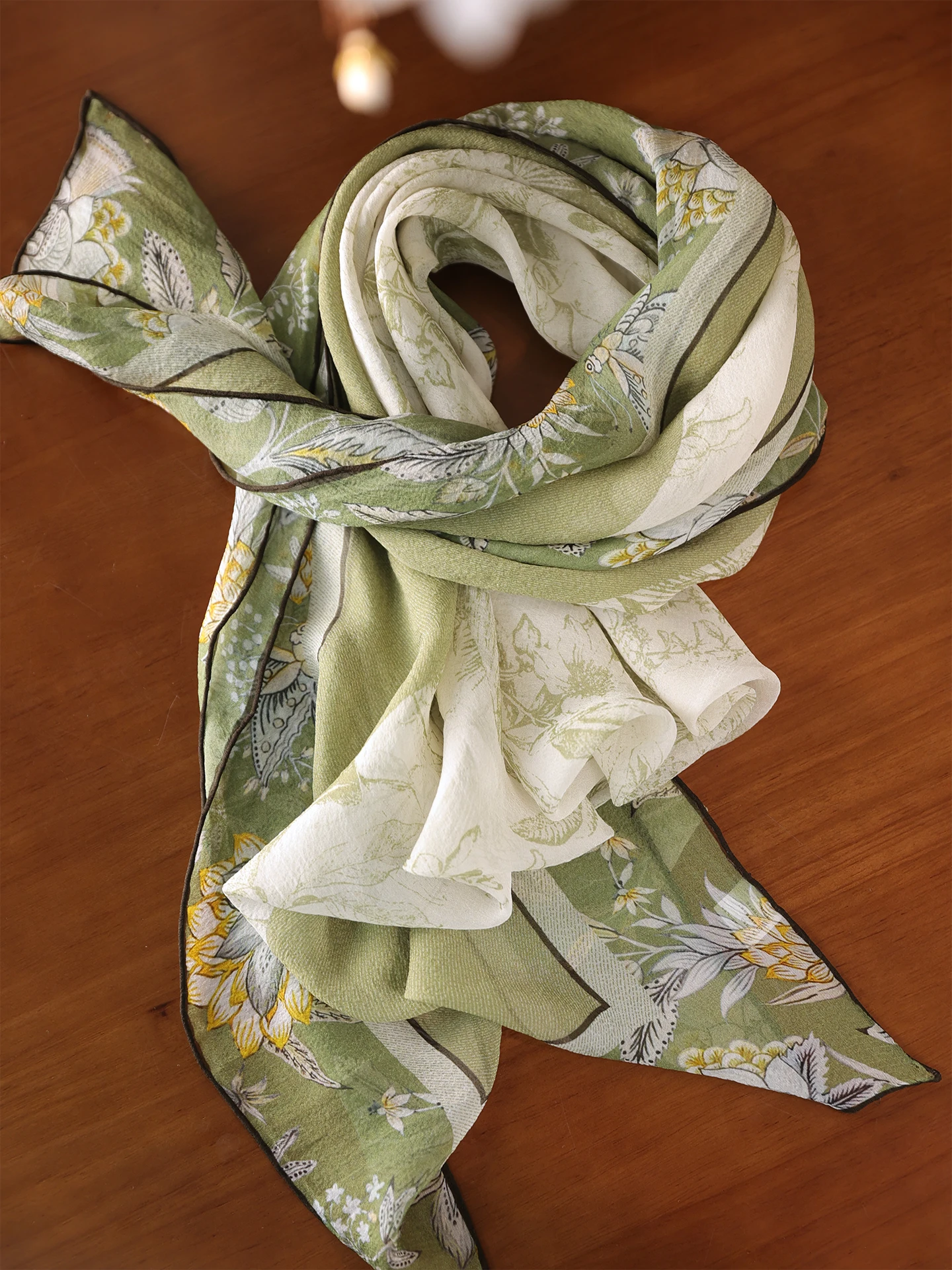 KALIIYA Versatile Silk Scarf Green Avocado Silk Square Shawl Floral Pattern Women's Fashionable Wrap Multifunctional
KALIIYA Versatile Silk Scarf Green Avocado Silk Square Shawl Floral Pattern Women's Fashionable Wrap Multifunctional