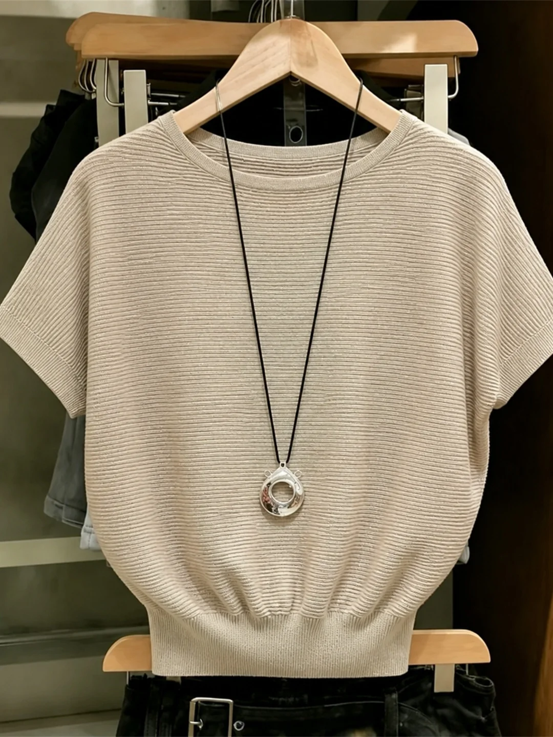 Commuter Style round Neck Knitwear Soft Skin-friendly Short Sleeve Women's Top Korean Version Summer Casual Fashion
Commuter Style round Neck Knitwear Soft Skin-friendly Short Sleeve Women's Top Korean Version Summer Casual Fashion