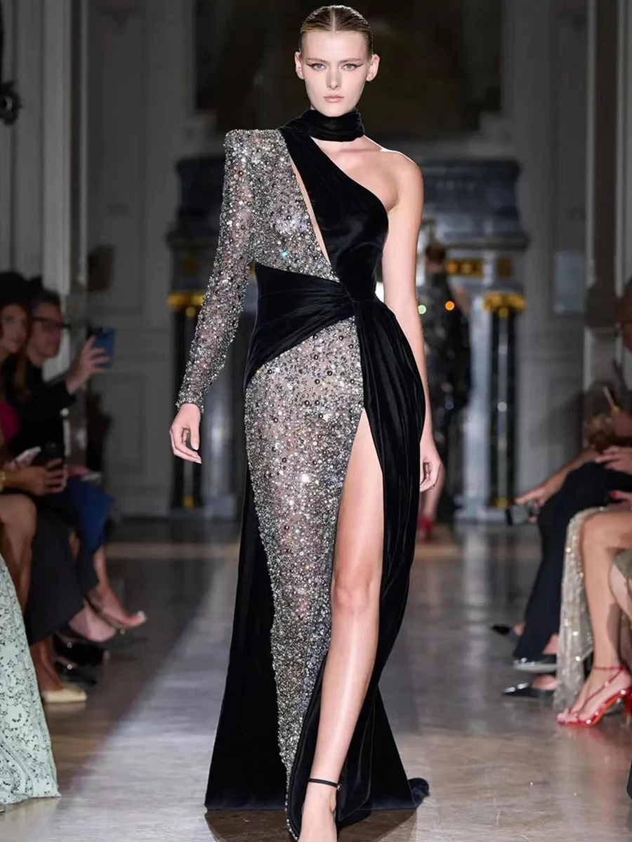 Glamorous Women's One Shoulder Black Velvet Sequin Maxi Dress High Slit a Fusion of Vintage Fashion for Red Carpet Events
Glamorous Women's One Shoulder Black Velvet Sequin Maxi Dress High Slit a Fusion of Vintage Fashion for Red Carpet Events