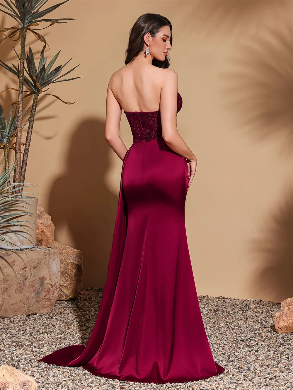 Backless waist-floor-length gown slims your figure perfectly. Fully customized in sizes and details to create an elegant and gra
Backless waist-floor-length gown slims your figure perfectly. Fully customized in sizes and details to create an elegant and gra