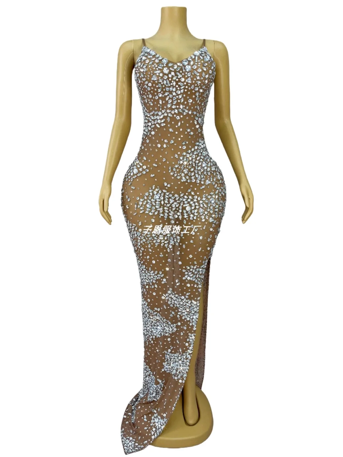 High-end glitter rhinestones sexy mesh halter dress cocktail party dress performance
High-end glitter rhinestones sexy mesh halter dress cocktail party dress performance