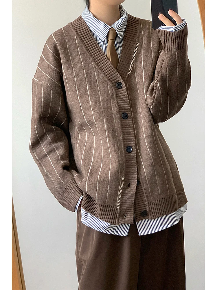 Нейтральный винтажный открытый кардиган с v-образным вырезом, свободный полосатый цветной блуз, вязаная верхняя одежда для мужчин и женщин, осенне-зимняя одежда для отдыха...
Нейтральный винтажный открытый кардиган с v-образным вырезом, свободный полосатый цветной блуз, вязаная верхняя одежда для мужчин и женщин, осенне-зимняя одежда для отдыха...