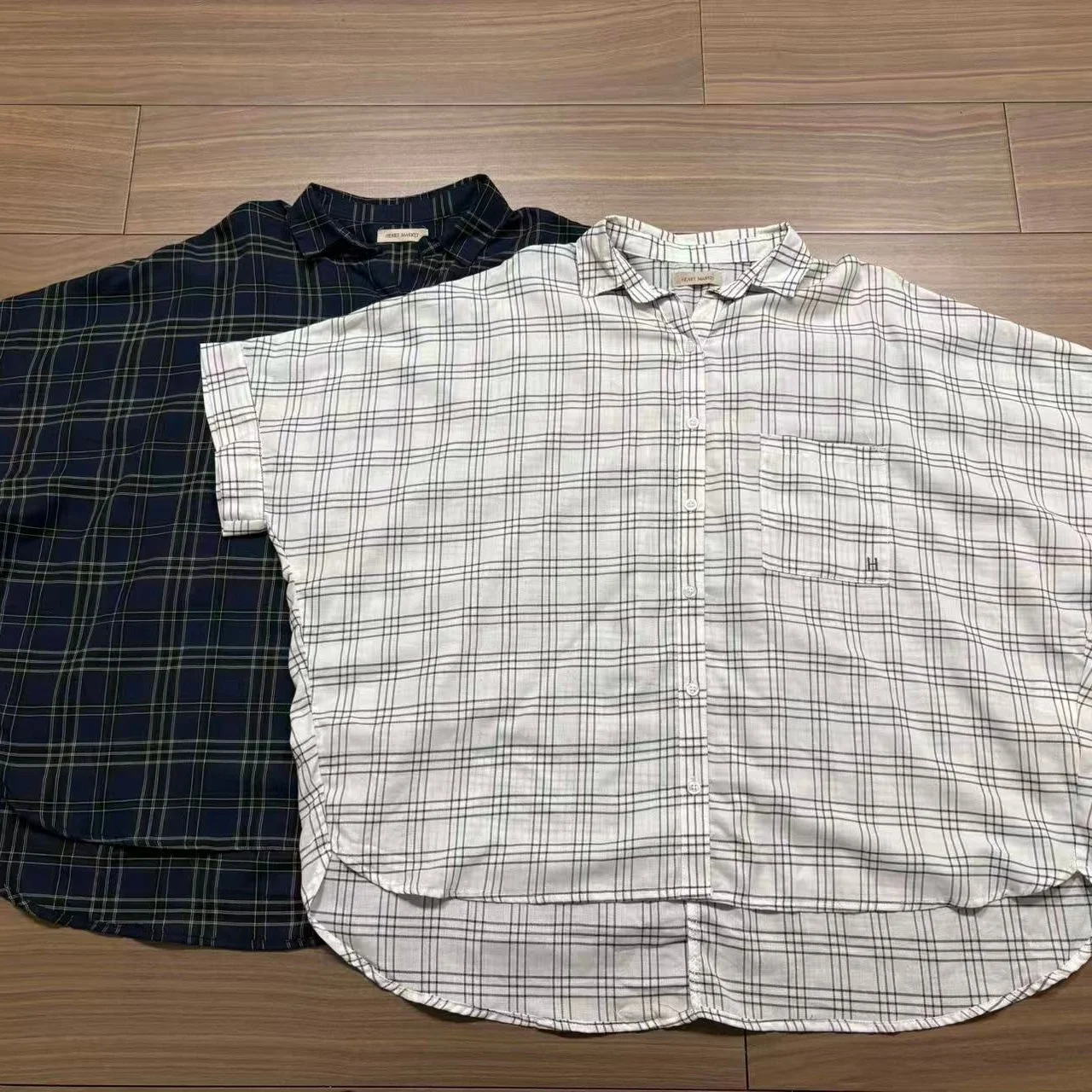 Summer 2026 Women's Plaid Batwing Sleeve Shirt Pure Cotton Cuffed Short Sleeve Half Open Collar Loose Fit UV Protection Thin
Summer 2026 Women's Plaid Batwing Sleeve Shirt Pure Cotton Cuffed Short Sleeve Half Open Collar Loose Fit UV Protection Thin