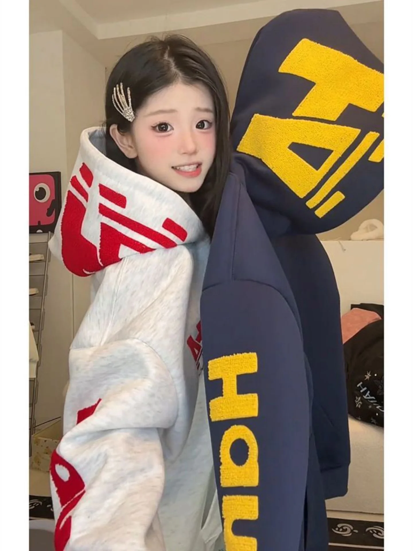 Retro American Embroidered Hoodie Women's Fce Lined Thiened Design Couple's Faionable Hooded Sweatirt Outerwear
Retro American Embroidered Hoodie Women's Fce Lined Thiened Design Couple's Faionable Hooded Sweatirt Outerwear