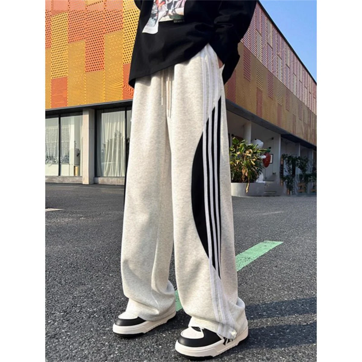 Fashion Trends Men's Pants Baggy Casual Pants Versatile Loose Straight Leg Trend All Matching Men Long Pants Versatile Jogging
Fashion Trends Men's Pants Baggy Casual Pants Versatile Loose Straight Leg Trend All Matching Men Long Pants Versatile Jogging
