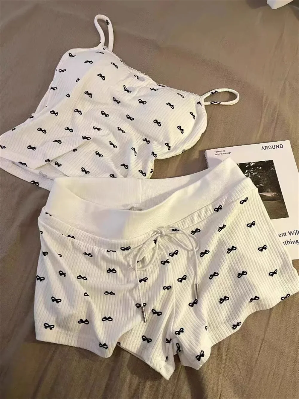 Summer Bows Slim Tank Top Elastic Waist Shorts 2 Pieces Set Woman Straight Casual Set Sexy Sleeveless Vest Tops and Shorts Suit
Summer Bows Slim Tank Top Elastic Waist Shorts 2 Pieces Set Woman Straight Casual Set Sexy Sleeveless Vest Tops and Shorts Suit