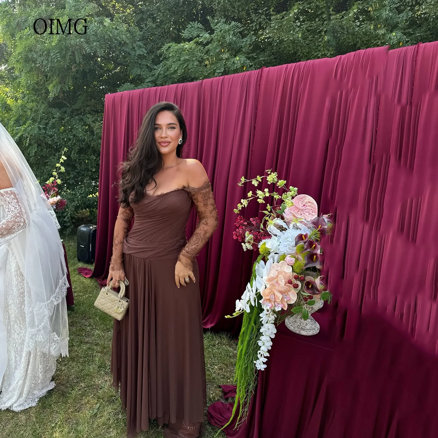 OIMG Vintage Off The Shoulder A Line Prom Gowns Lace Long Sleeves Party Gown Chiffon Floor Length Evening Dress Customized
OIMG Vintage Off The Shoulder A Line Prom Gowns Lace Long Sleeves Party Gown Chiffon Floor Length Evening Dress Customized