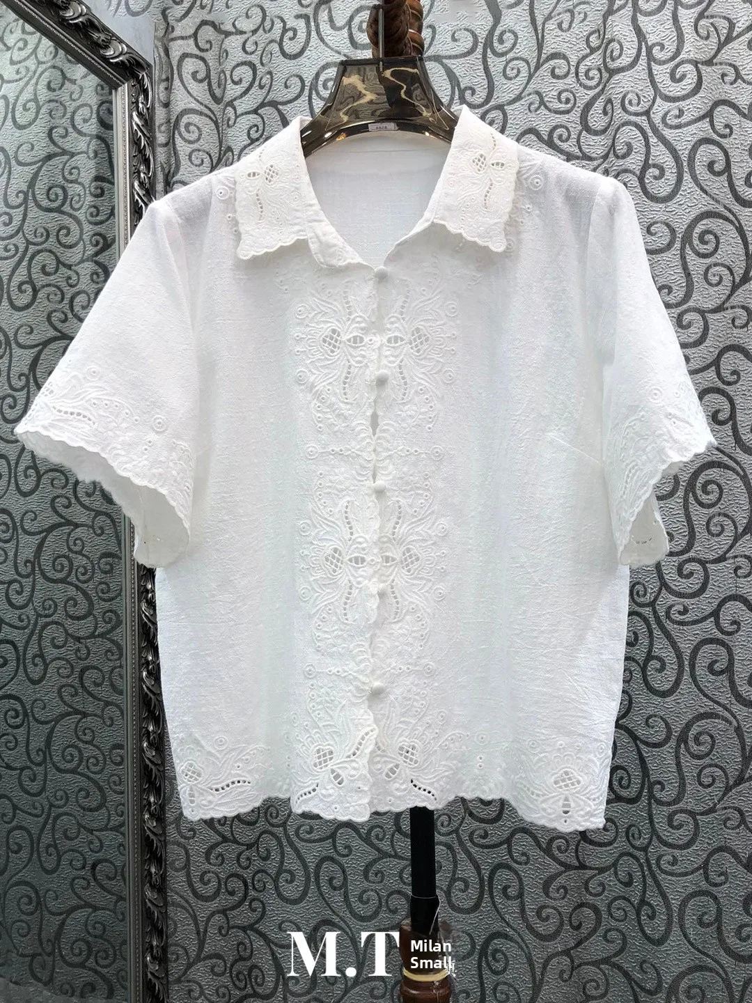 Milan Small Town Cotton Shirt Embroidered Hollow out Doll Collar Breathable Pleated Color Women's Original Design Shirt
Milan Small Town Cotton Shirt Embroidered Hollow out Doll Collar Breathable Pleated Color Women's Original Design Shirt