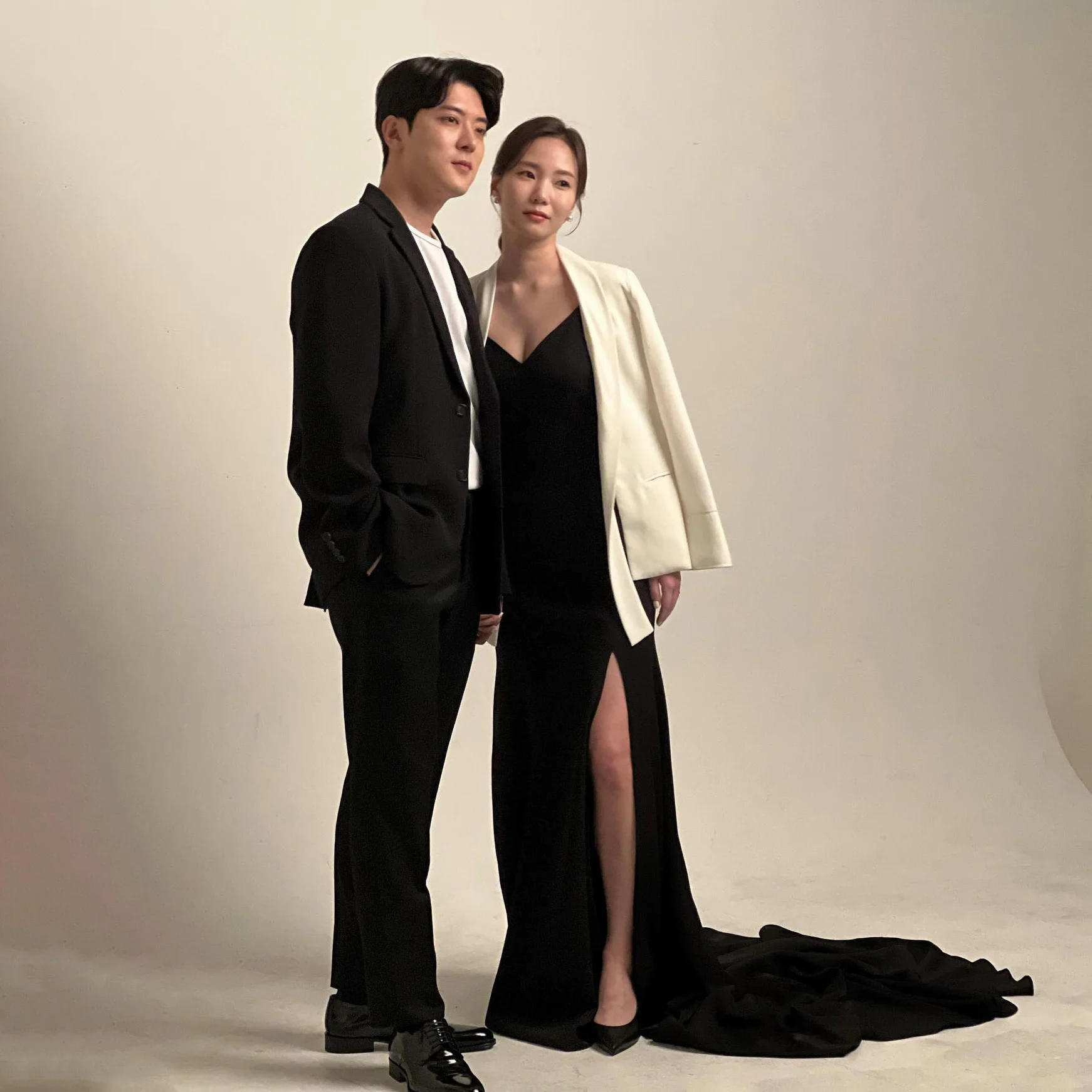 OEING Sweetheart Luxury Formal Wedding Dress Pleat Simple Backless Sleeveless 프롬드레스 Floor Length Elegant Bride Gowns Party Women
OEING Sweetheart Luxury Formal Wedding Dress Pleat Simple Backless Sleeveless 프롬드레스 Floor Length Elegant Bride Gowns Party Women