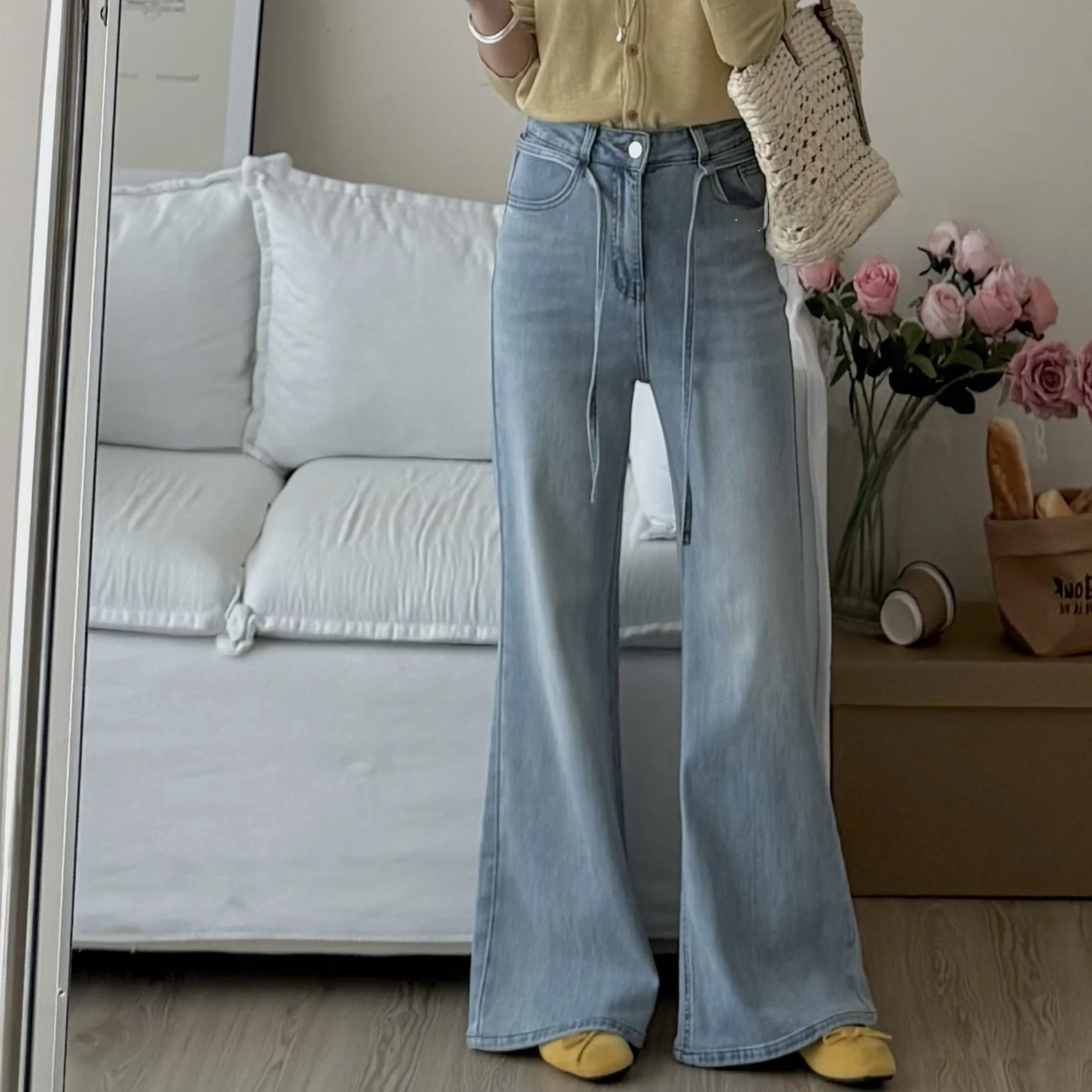 Джинсы с высокой талией, широкими штанинами и микро-клешем, износостойкие, на молнии, для женщин, осенний сезон, облегающий крой
Джинсы с высокой талией, широкими штанинами и микро-клешем, износостойкие, на молнии, для женщин, осенний сезон, облегающий крой