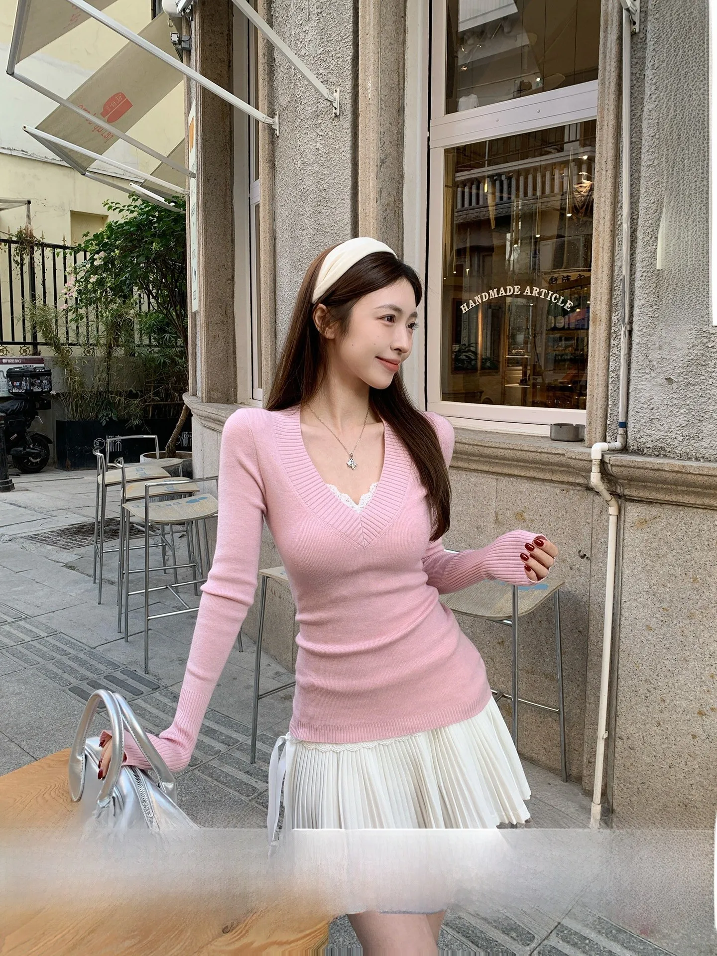 Розовый вязаный топ Morning Bloom с V-образным вырезом, корейский стиль, облегающий, мягкий, повседневный, с длинными рукавами, теплый, для ежедневной носки, для женщин
Розовый вязаный топ Morning Bloom с V-образным вырезом, корейский стиль, облегающий, мягкий, повседневный, с длинными рукавами, теплый, для ежедневной носки, для женщин