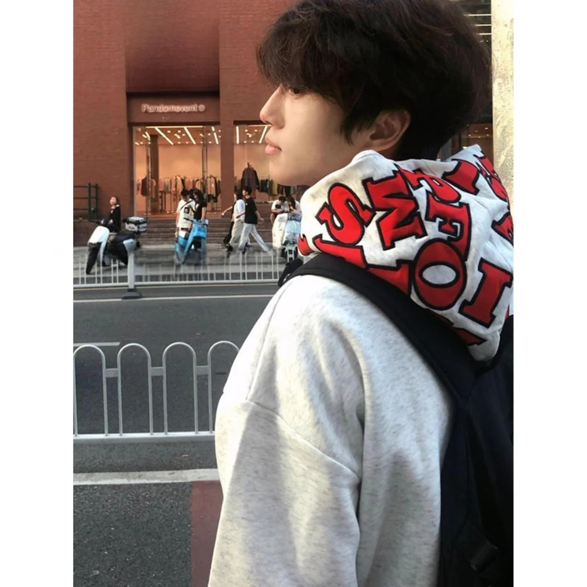 Loose Men's Hoodie Sweatshirt Spring Autumn Hong Kong Style Letter Print Versatile Jacket Casual Streetwear New Year Trend
Loose Men's Hoodie Sweatshirt Spring Autumn Hong Kong Style Letter Print Versatile Jacket Casual Streetwear New Year Trend