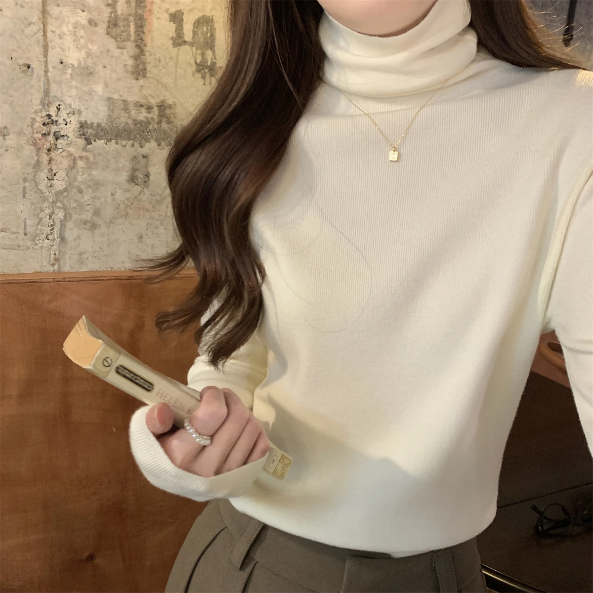 Осень-зима, мягкий теплый вязаный пуловер, женский свитер с воротником, однотонный джемпер с длинными рукавами, простой свободный базовый слой, топ
Осень-зима, мягкий теплый вязаный пуловер, женский свитер с воротником, однотонный джемпер с длинными рукавами, простой свободный базовый слой, топ