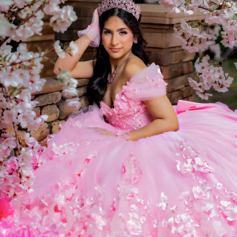 Pink Quinceanera Dress off-shoulder Glitter 3D Flower Decal Lace Ruffles Long tail Bow vestidos de 15 Quinceanera Customized
Pink Quinceanera Dress off-shoulder Glitter 3D Flower Decal Lace Ruffles Long tail Bow vestidos de 15 Quinceanera Customized