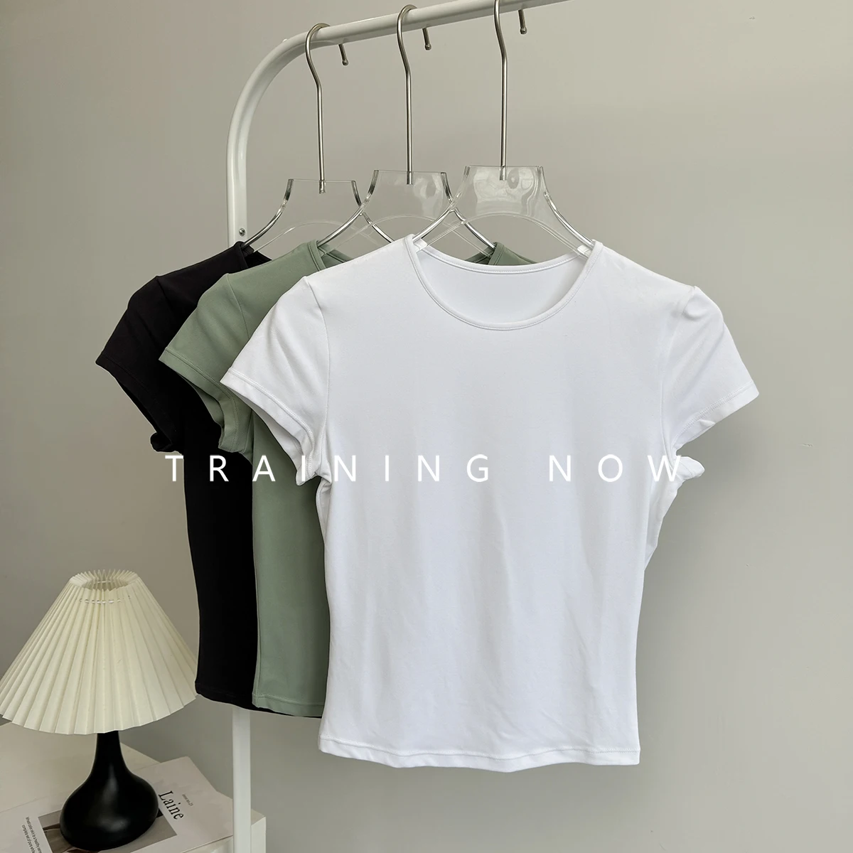 Костюм для йоги с короткими рукавами, женский летний с круглым вырезом, тонкий беговой скоростной сухой топ, высококачественная тонкая спортивная футболка для фитнеса
Костюм для йоги с короткими рукавами, женский летний с круглым вырезом, тонкий беговой скоростной сухой топ, высококачественная тонкая спортивная футболка для фитнеса