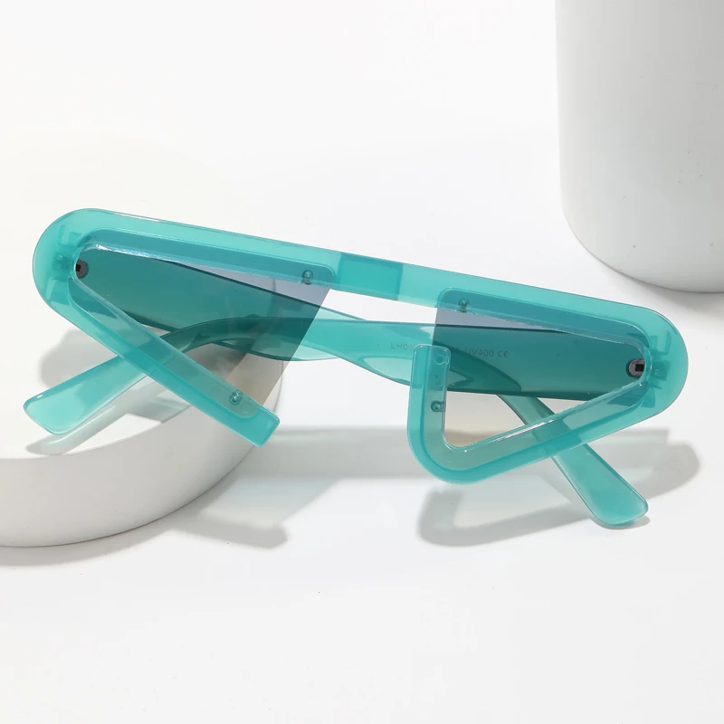 2023 New Y2K Sunglasses European and American Personalized Geometric Hip Hop Triangle Glasses for unsix
2023 New Y2K Sunglasses European and American Personalized Geometric Hip Hop Triangle Glasses for unsix