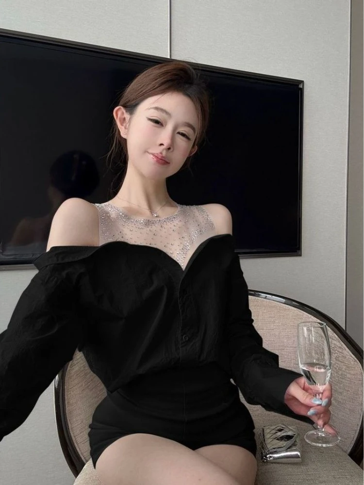 Women One Shoulder Blouse Long Sleeve Off Shoulder Shirt Mesh Patchwork Rhinestone Fake Two Piece Elegant Tops for Autumn Winter
Women One Shoulder Blouse Long Sleeve Off Shoulder Shirt Mesh Patchwork Rhinestone Fake Two Piece Elegant Tops for Autumn Winter