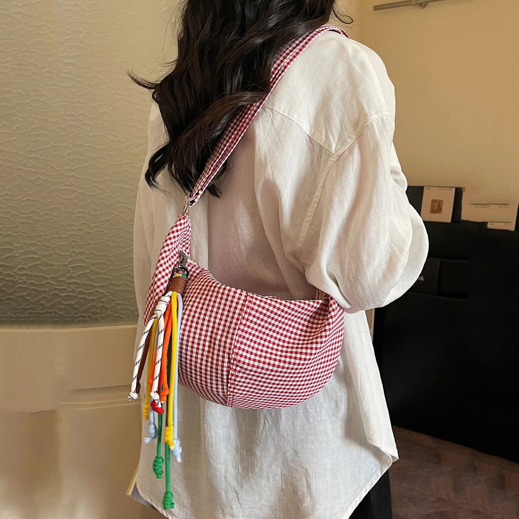 Microfiber Plaid Zipper Hobos Bags 2026 Spring/summer New Versatile Bags Daily Commute Fashion Portable Crossbody Bags
Microfiber Plaid Zipper Hobos Bags 2026 Spring/summer New Versatile Bags Daily Commute Fashion Portable Crossbody Bags