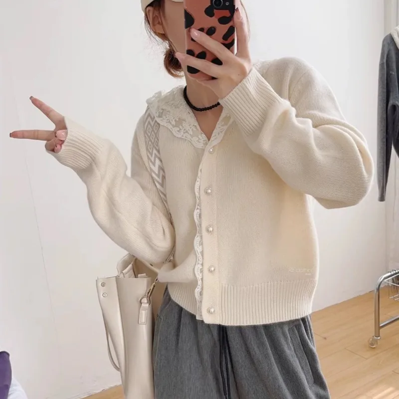 Fall-Winter New Lace Hooded Knitted Cardigan Women's Fall-Winter 2025 New Sweet V-Neck Cropped Sweater Jacket
Fall-Winter New Lace Hooded Knitted Cardigan Women's Fall-Winter 2025 New Sweet V-Neck Cropped Sweater Jacket