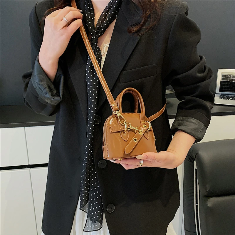 Fashionable Women's Crossbody Bag, Leather Messenger Bag In Classic Elegant Style With Famous Designer Appeal
Fashionable Women's Crossbody Bag, Leather Messenger Bag In Classic Elegant Style With Famous Designer Appeal