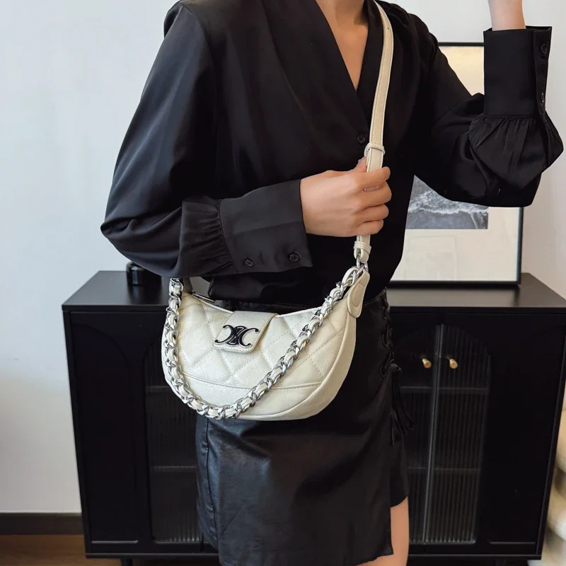 Timeless Solid Color Leather Tote Bag - Designer Minimalist Handbag For Women With Vintage-Inspired Crossbody Strap Option
Timeless Solid Color Leather Tote Bag - Designer Minimalist Handbag For Women With Vintage-Inspired Crossbody Strap Option