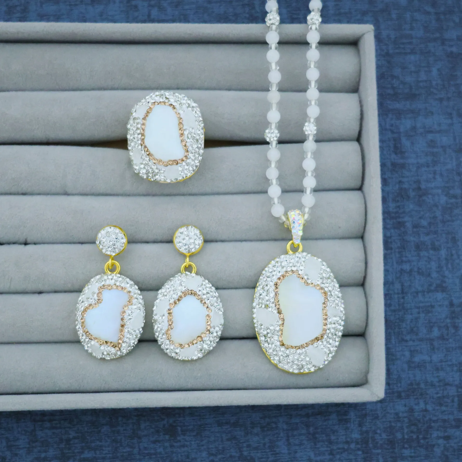 DIY accessories Natural high-quality opal jewelry set, clay inlaid three-piece jewelry, French niche live broadcast hot-selling
DIY accessories Natural high-quality opal jewelry set, clay inlaid three-piece jewelry, French niche live broadcast hot-selling