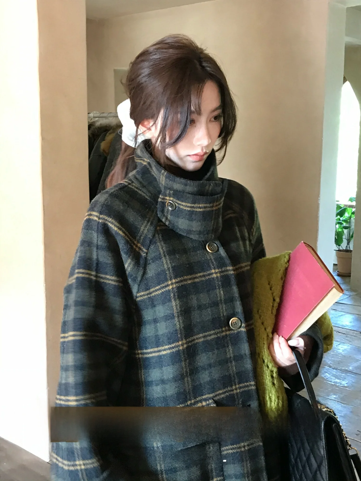 Двустороннее шерстяное пальто в клетку с воротником для женщин, средней длины, винтажное, для повседневной носки, утепленное, зимнее, верхняя одежда
Двустороннее шерстяное пальто в клетку с воротником для женщин, средней длины, винтажное, для повседневной носки, утепленное, зимнее, верхняя одежда