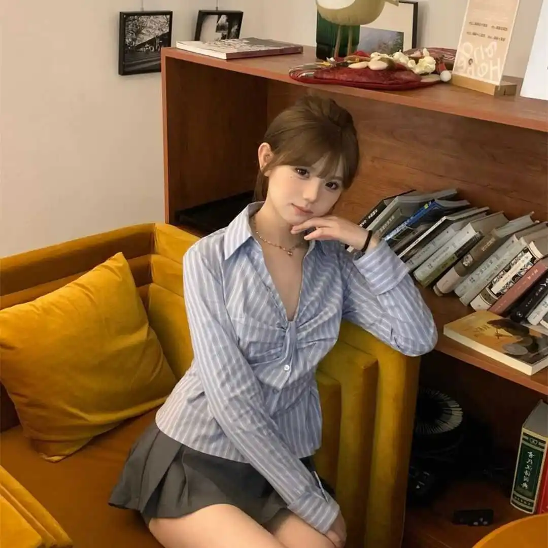 Женская шифоновая блузка в полоску с узлом, длинная, весенне-осенняя, новая, в американском стиле, универсальная, шикарная, верхняя одежда
Женская шифоновая блузка в полоску с узлом, длинная, весенне-осенняя, новая, в американском стиле, универсальная, шикарная, верхняя одежда