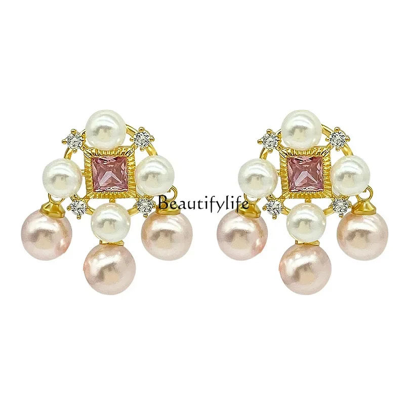 French pink pearl pendant earrings temperament simple fashion light luxury high sense earrings
French pink pearl pendant earrings temperament simple fashion light luxury high sense earrings
