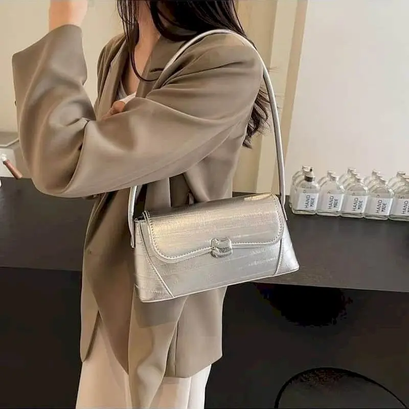 Элегантные сумки на плечо для женщин, однотонные универсальные сумки в корейском стиле, эстетические женские модные офисные роскошные сумки, хит продаж
Элегантные сумки на плечо для женщин, однотонные универсальные сумки в корейском стиле, эстетические женские модные офисные роскошные сумки, хит продаж