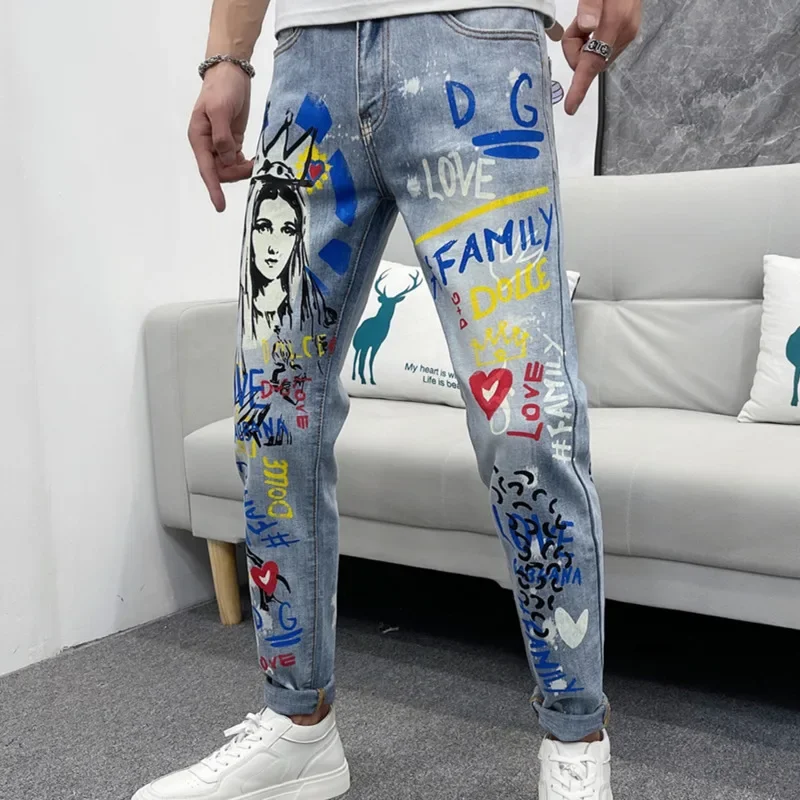 Summer Casual Graphic Jeans Men Small Leg Jeans Moda Hombre Trendy Luxury Trendy Brand Jeans Hombre Vaqueros Hombre Skinny
Summer Casual Graphic Jeans Men Small Leg Jeans Moda Hombre Trendy Luxury Trendy Brand Jeans Hombre Vaqueros Hombre Skinny