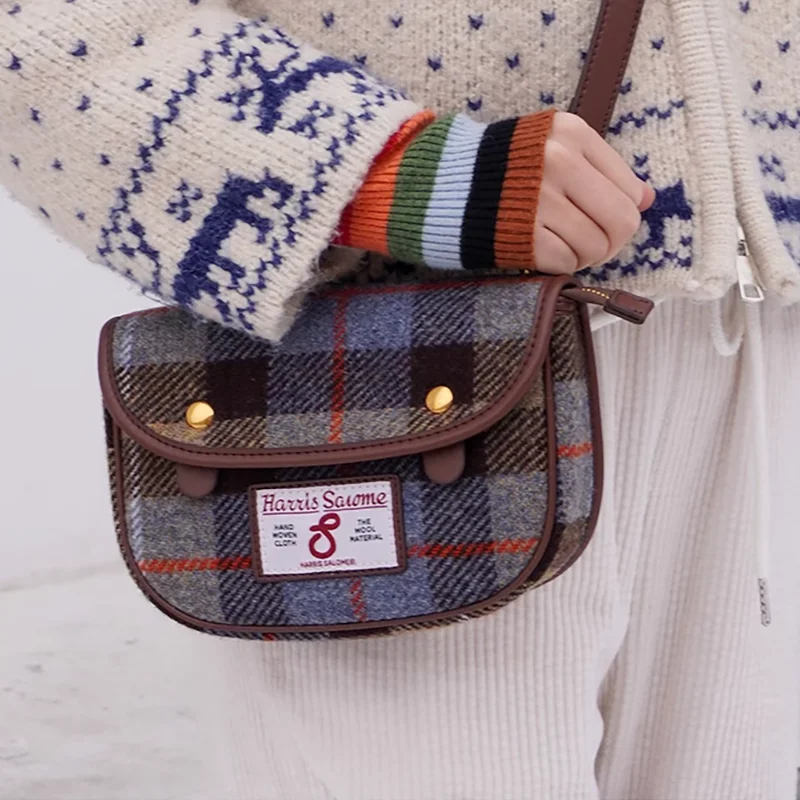 Новая версия Harris Salome, твидовая ткань, клетчатая сумка через плечо, милая сумка через плечо для колледжа, магнитная синяя застежка, ежедневное использование
Новая версия Harris Salome, твидовая ткань, клетчатая сумка через плечо, милая сумка через плечо для колледжа, магнитная синяя застежка, ежедневное использование