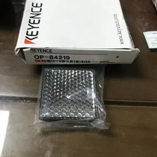 Новый оригинальный отражатель фотоэлектрического датчика KEYENCE OP-84219 зеркальный отражатель типа 
Новый оригинальный отражатель фотоэлектрического датчика KEYENCE OP-84219 зеркальный отражатель типа