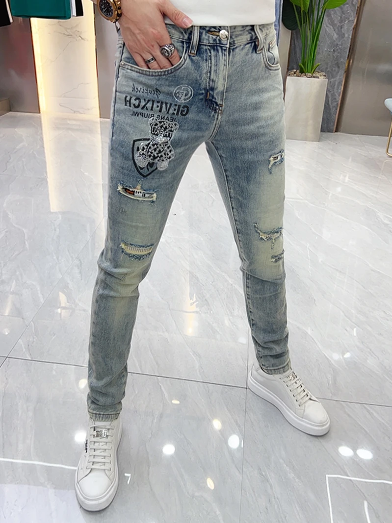 Men's Summer Slim Fit Jeans Tear Hole Trendy Brand Little Bear Rhinestone Thin Faionable Casual Straight Leg Pants
Men's Summer Slim Fit Jeans Tear Hole Trendy Brand Little Bear Rhinestone Thin Faionable Casual Straight Leg Pants