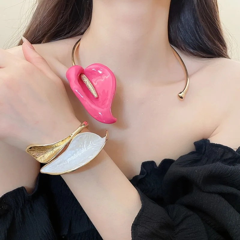 Minar Personality Pink White Enamel Metallic Flower Petal Torques for Women Gold Plating Alloy Adjustable Chokers Necklaces
Minar Personality Pink White Enamel Metallic Flower Petal Torques for Women Gold Plating Alloy Adjustable Chokers Necklaces