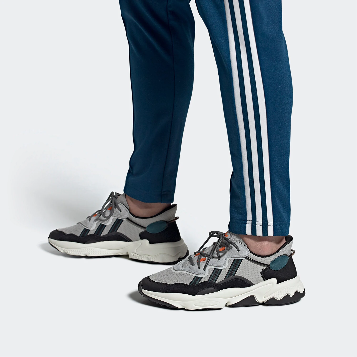 Adidas genuine clover OZWEEGO men's and women's classic casual sports shoes FY1570
Adidas genuine clover OZWEEGO men's and women's classic casual sports shoes FY1570