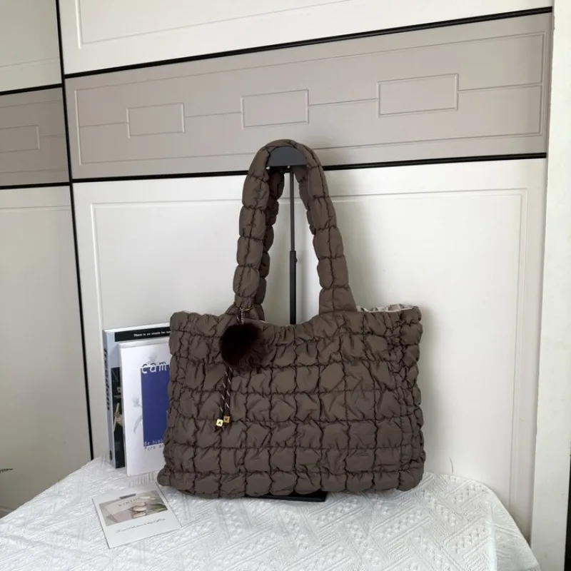 Unique Trendy Underarm Bag One Shoulder Exquisite Vintage Fashionable Chic Versatile Daily Use Practical Stylish
Unique Trendy Underarm Bag One Shoulder Exquisite Vintage Fashionable Chic Versatile Daily Use Practical Stylish