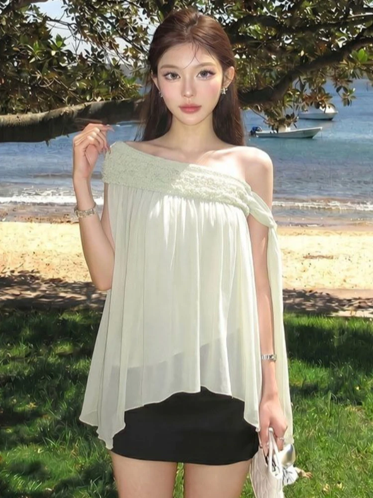 Y2k Aesthetic Irregular Skew Collar Women Blouse 2026 Streetwear Sleeveless Grunge Blusas Harajuku Fairy Loose Bandage Shirt
Y2k Aesthetic Irregular Skew Collar Women Blouse 2026 Streetwear Sleeveless Grunge Blusas Harajuku Fairy Loose Bandage Shirt