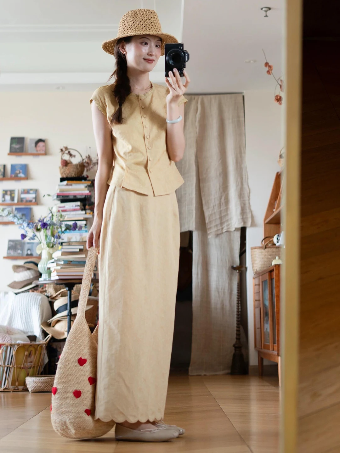 Retro Cotton Linen Set Women Summer High Sensation Slim Fit Shirt T-Shirt Half Skirt Two Piece Set Casual Style Office Wear
Retro Cotton Linen Set Women Summer High Sensation Slim Fit Shirt T-Shirt Half Skirt Two Piece Set Casual Style Office Wear